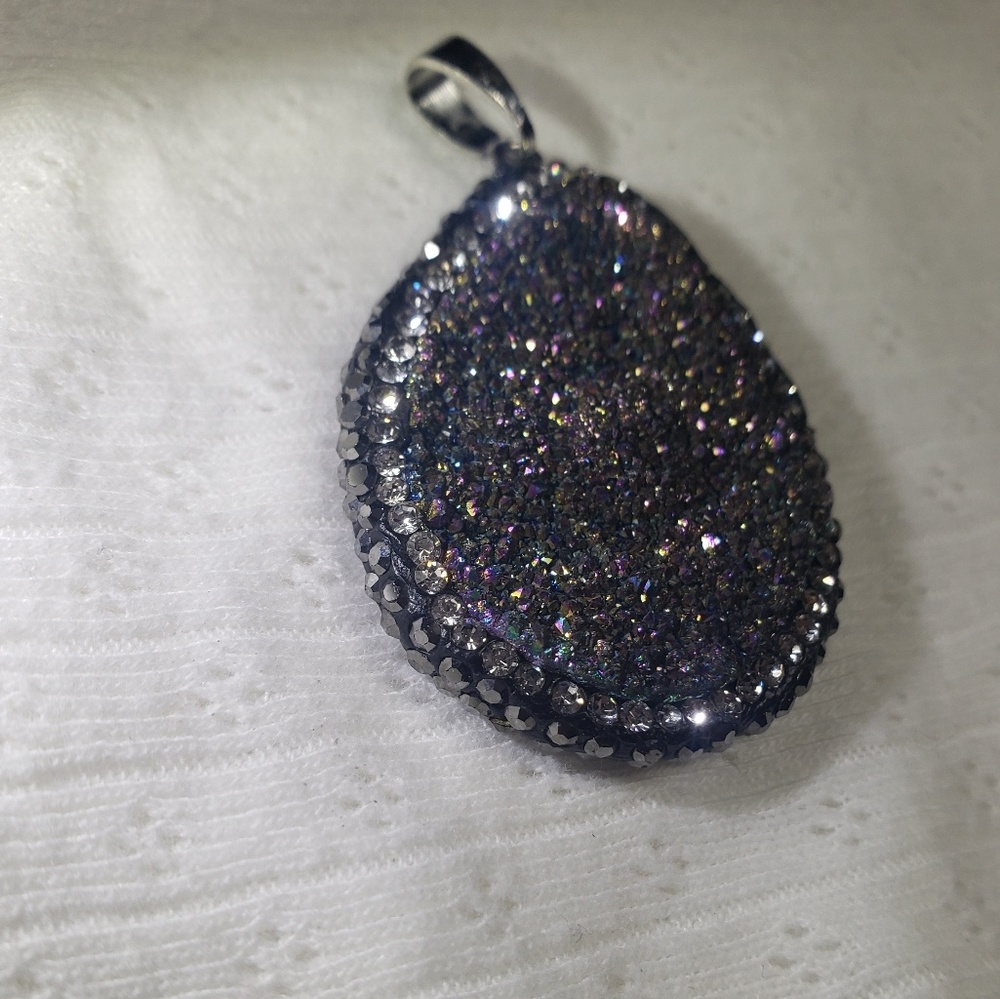 Glitter stone and crystal fashion necklace pendant